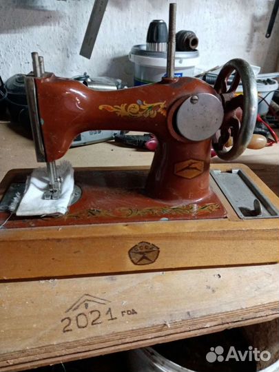 Швейная машина ручная