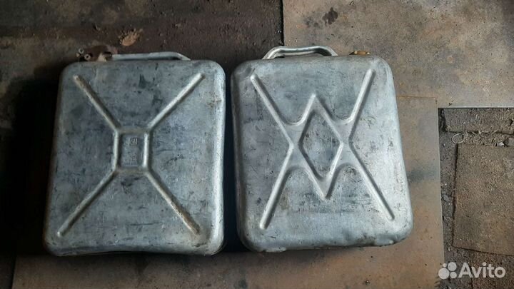 Канистры металлические 20л