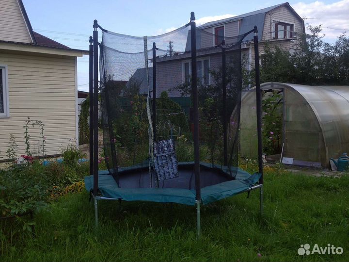 Батут с защитной сеткой