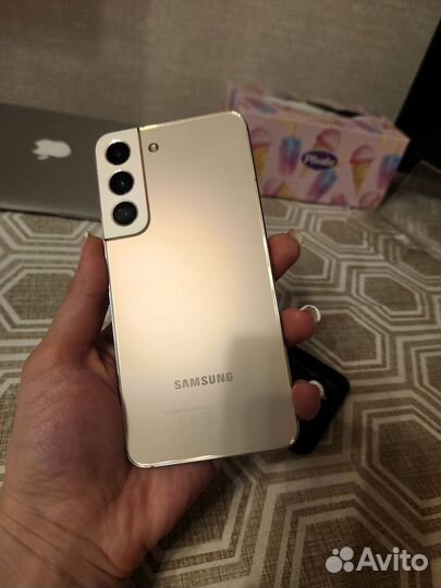 Samsung Galaxy S22, 8/256 ГБ