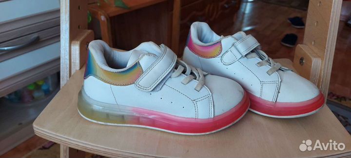 Кроссовки для девочки 30