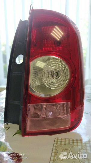 Задняя фара, небольшой скол, подклеена не течёт