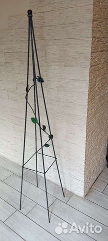 Опора для уличных цветов кованая