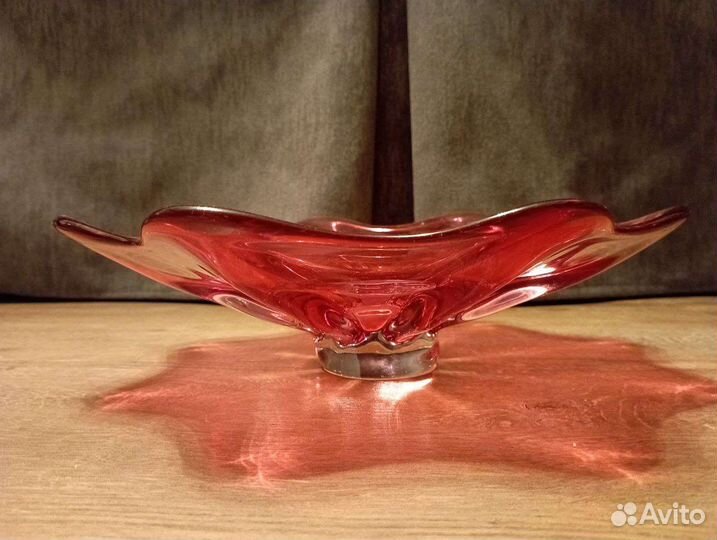 Интерьерное блюдо из гутного стекла