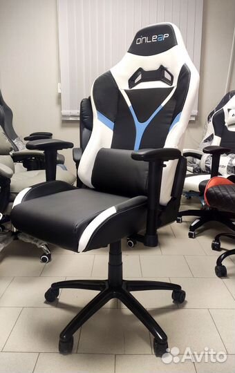 Компьютерное кресло большое и красивое