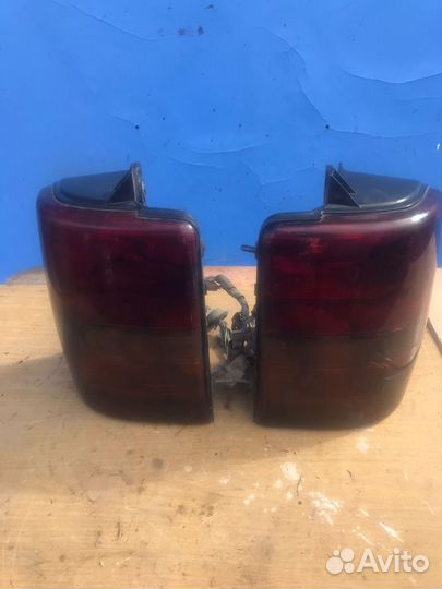 Фонарь задний внешний правый на jeep grand cheroke
