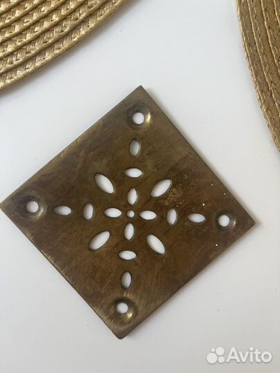 Латунная решетка для паркета