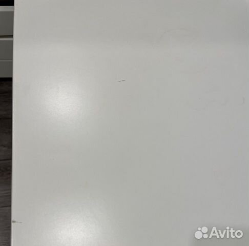 Прикроватная тумба IKEA Vikhammer белого цвета объявление продам