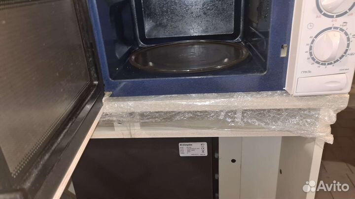 Микроволновая свч печь Samsung CE2618NR