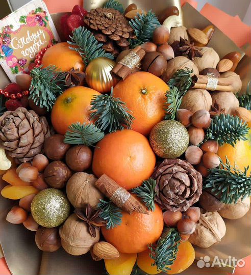 Новогодние корзины и букеты