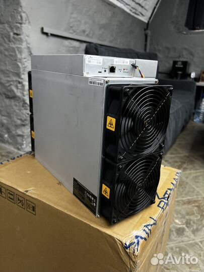 Майнер/Асик Antminer S19K Pro