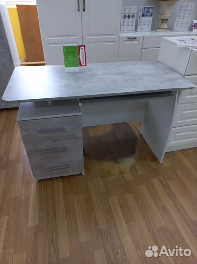 Стол письменный