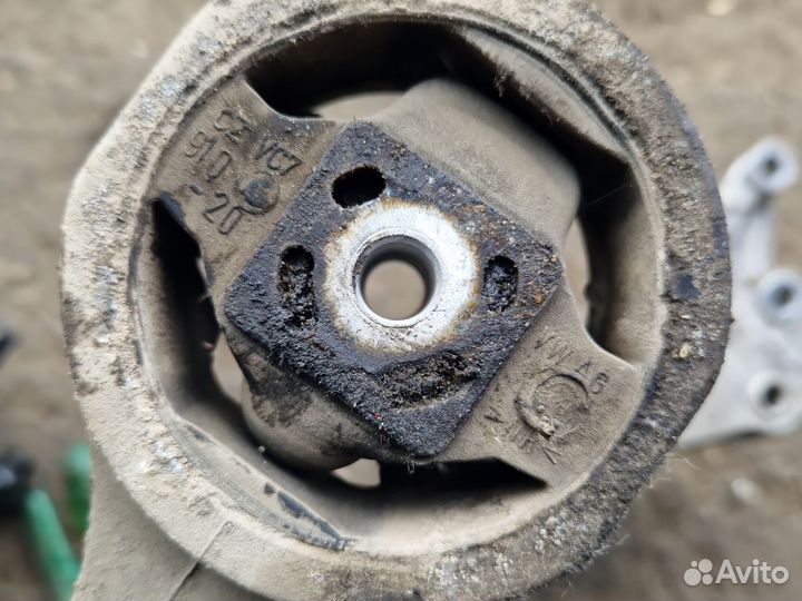 Подушка двигателя шкода фабия 2 1.2 BBM