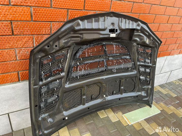 Карбоновый капот seibon на Mitsubishi EVO 7.8.9