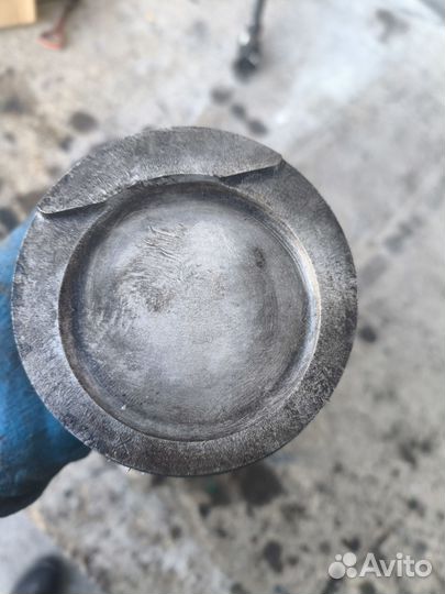 Шатун с поршнем Volkswagen Passat B3 1.8