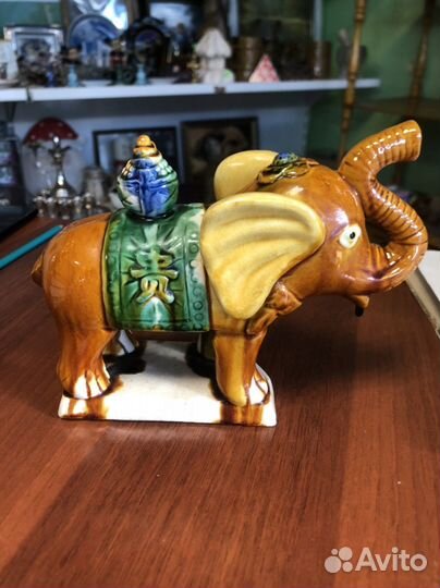 Слон хобот вверх. Обливной. Клеймо