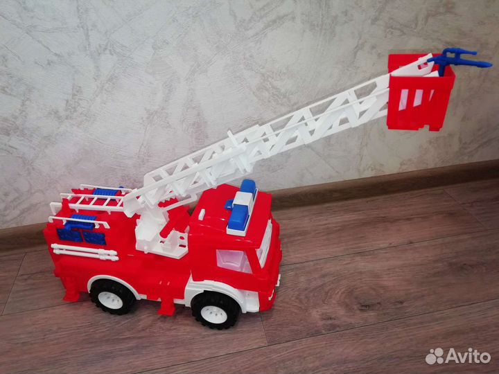 Машина пожарная и джип