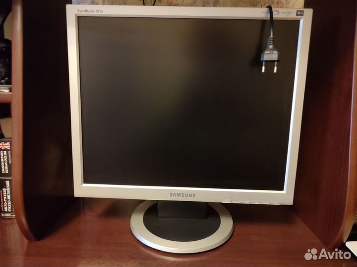 Компьютерный стол с компьтером