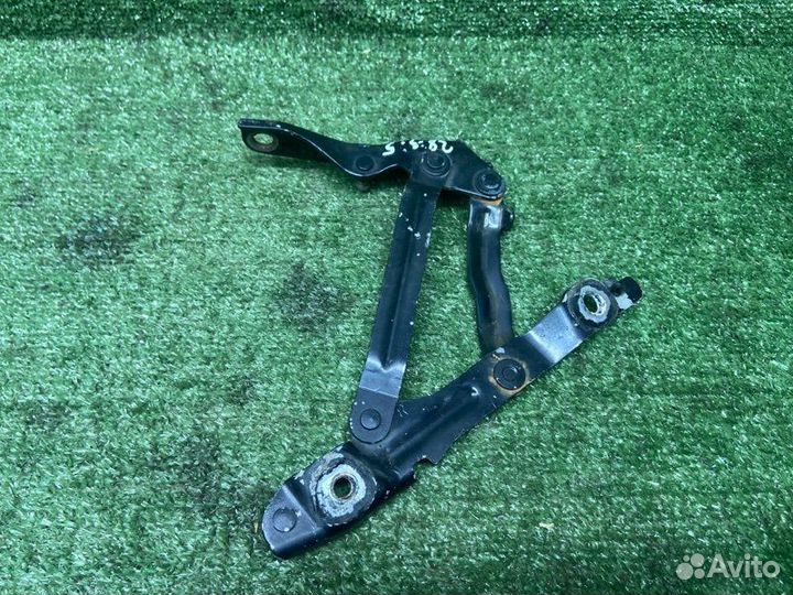 Петля багажника правая Mazda 3 BK