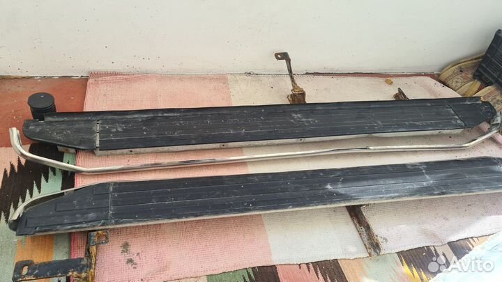 Пороги оригинал на Toyota RAV-4