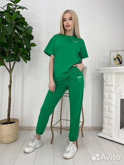 Костюм женский брендовый