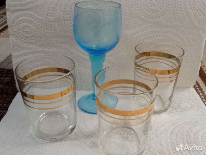 Вазы старинные синего стекла