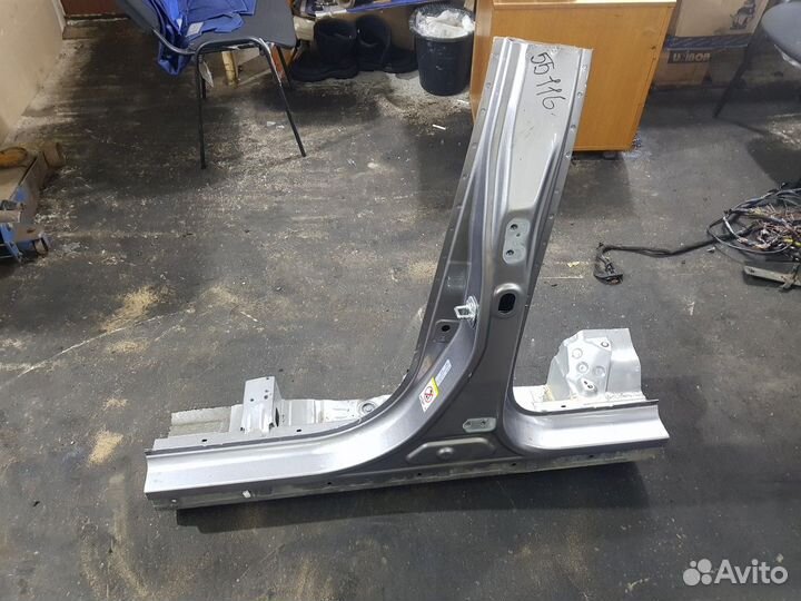 Порог с центральной стойкой левый