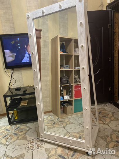 Зеркало передвижное на колесах,ножках