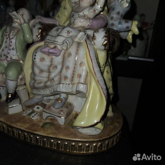 Фарфоровая статуэтка Дама с детьми Европа