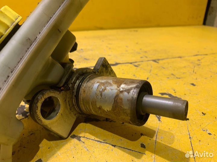 Цилиндр тормозной главный Volkswagen Passat 2000-2