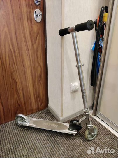 Классный самокат Razor A125