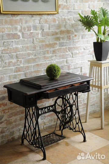 Станина от винтажной швейной машинки П.Г.М.З