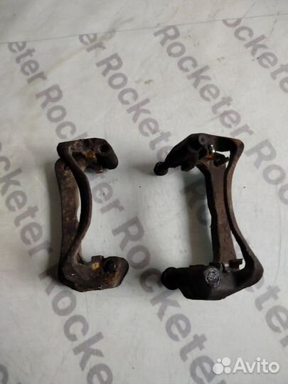 Скоба суппорта передняя Mitsubishi Mirage 4G