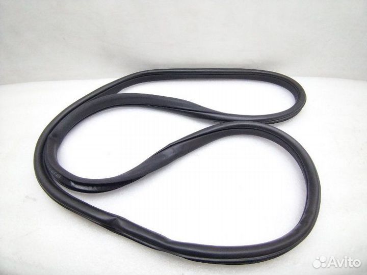 Уплотнитель двери задний левый Land Rover