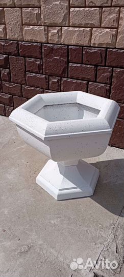 Садовые вазоны из бетона