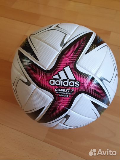 Футбольный мяч adidas разные