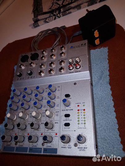 Микшерный пульт