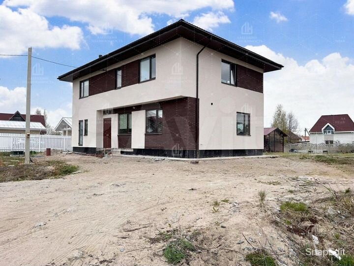 Дом 196 м² на участке 12,2 сот.