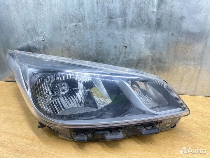 Стекло фары переднее правое Kia Rio 4 G4FG 2018