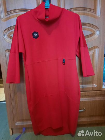 Красное платье