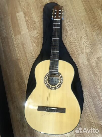 Классическая гитара шестиструнная