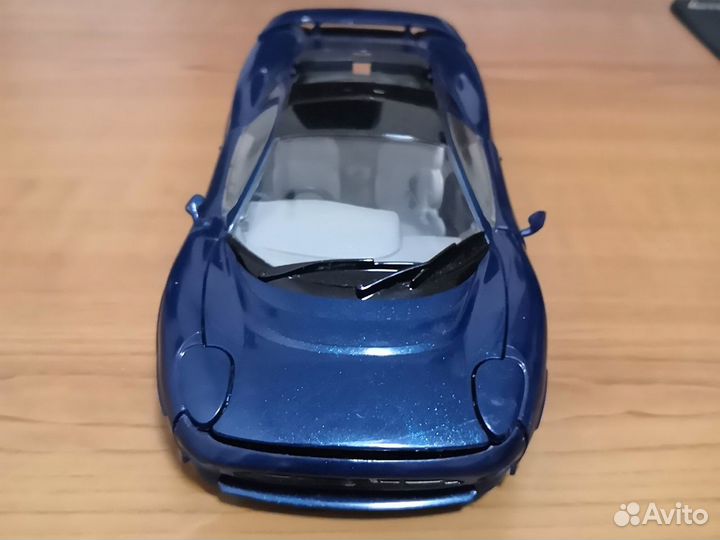 Робот-трансформер Ягуар