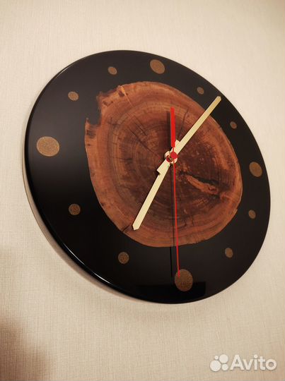 Часы из дерева и эпоксидной смолы
