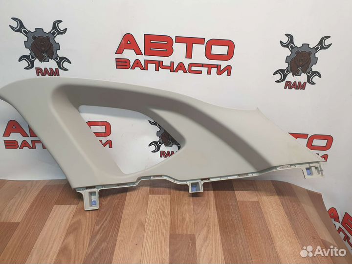 Правая обшивка задней правой стойки Renault Kaptur