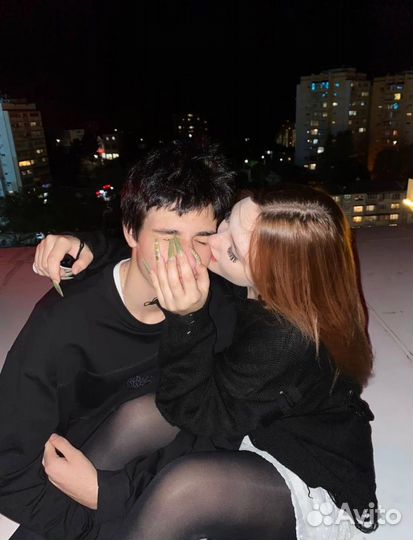 Брендовый лонгслив