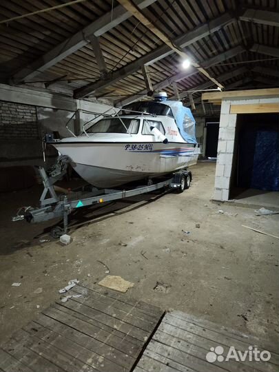 Катер прогулочный