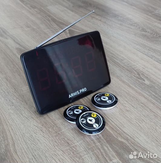 Табло отображения вызова и кнопка кальянщика