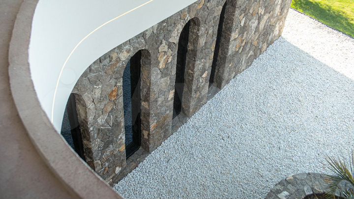 Дом 440 м² на участке 8 сот.