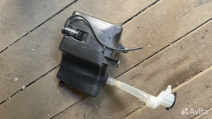 Бачок омывателя Toyota Mark II X90