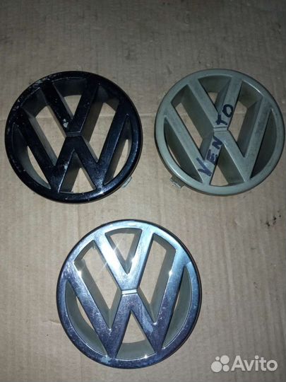 Volkswagen Golf 3 Passat B3 T4 эмблема передняя